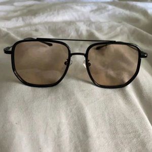 Large aviator sunglasses